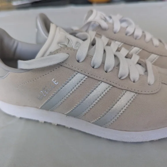 Adidas Gazelle Women's Spikeless Golf Shoes - Picture 3 of 16